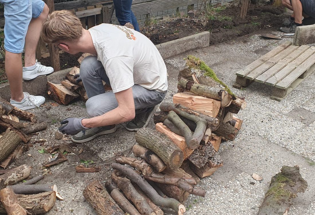 Hout stapelen Outreach 2026